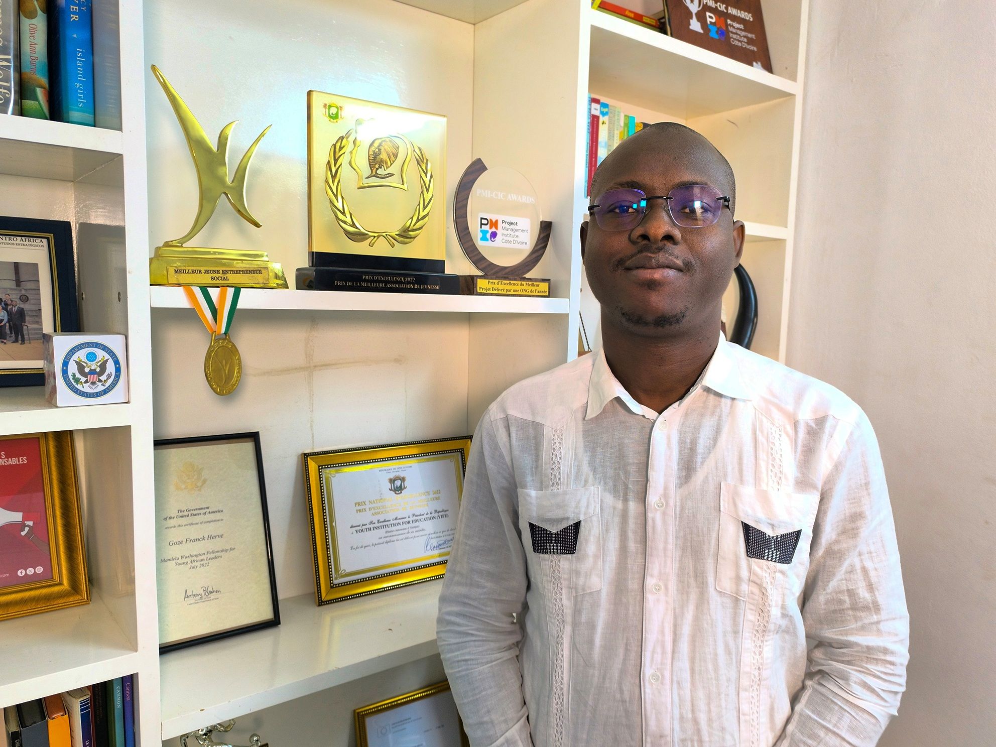 /uploads/In_Cote_d_Ivoire_youth_employment_support_goes_beyond_the_first_job_101_5da1edb91f.jpg